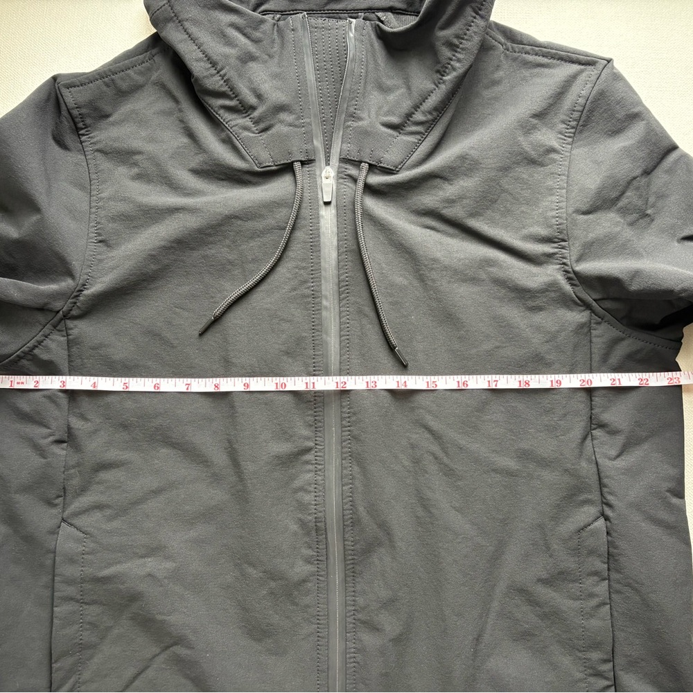 Banana Republic Men's Black Hooded Windbreaker - Picture 8 of 9